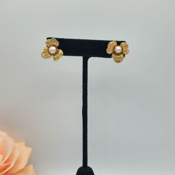 Vintage IPS 12kt fillagree flower pearl screwback earrings - Picture 3 of 6